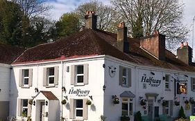 The Halfway House Pub And Kitchen